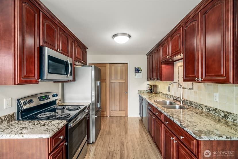 Property photo for 1020 5th Avenue S #8, Edmonds photo 15