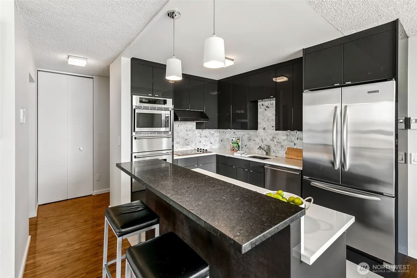 Property photo for 1120 8th Avenue #1701, Seattle photo 2