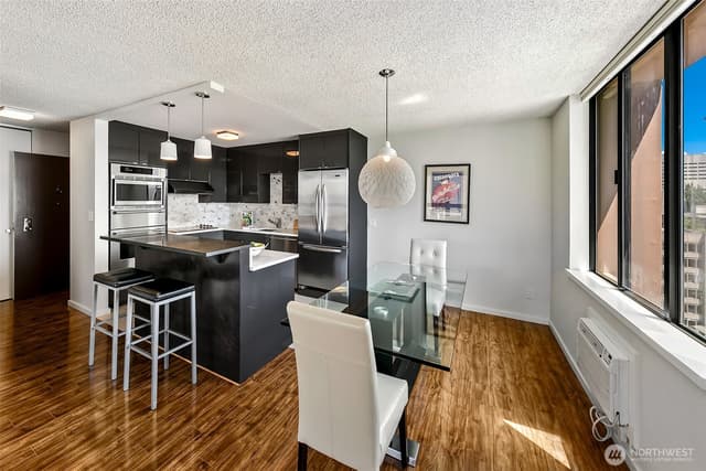 Property photo for 1120 8th Avenue #1701, Seattle photo 4