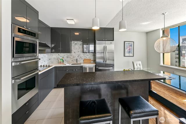 Property photo for 1120 8th Avenue #1701, Seattle photo 3