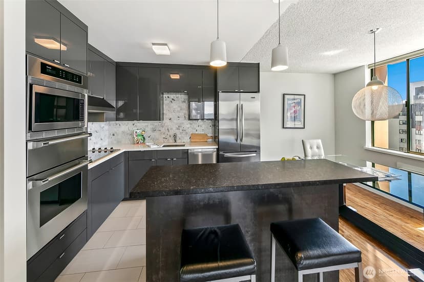 Property photo for 1120 8th Avenue #1701, Seattle photo 3