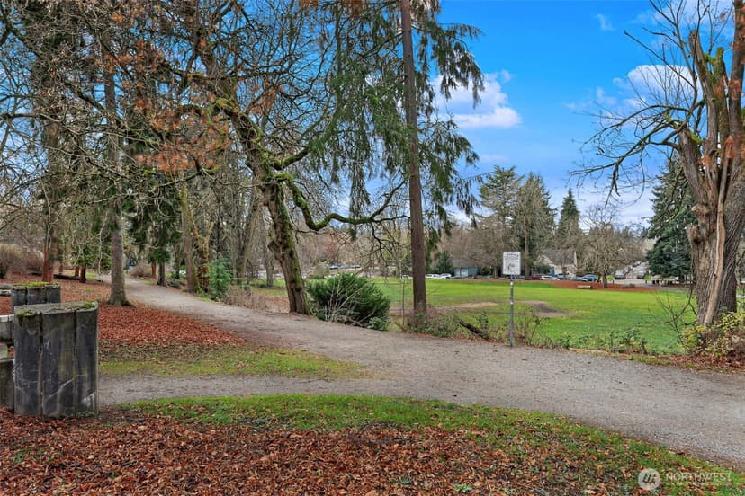 Property photo for 5810 Cowen Place NE #202, Seattle photo 29