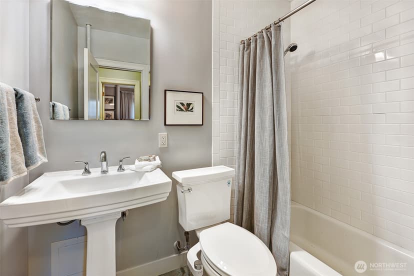 Property photo for 5810 Cowen Place NE #202, Seattle photo 24