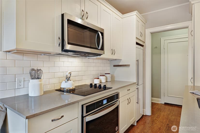 Property photo for 5810 Cowen Place NE #202, Seattle photo 16