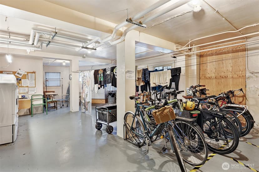 Property photo for 5810 Cowen Place NE #202, Seattle photo 26
