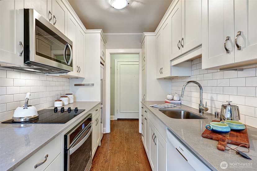 Property photo for 5810 Cowen Place NE #202, Seattle photo 17