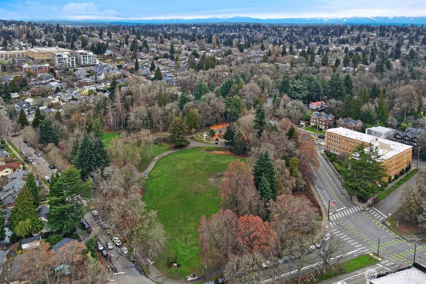 Property photo for 5810 Cowen Place NE #202, Seattle photo 31
