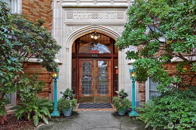 Property photo for 5810 Cowen Place NE #202, Seattle photo 2
