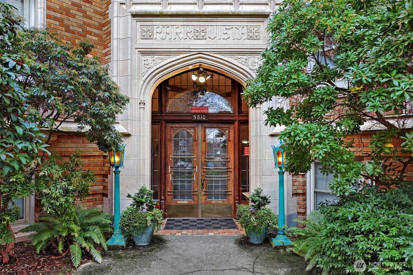 Property photo for 5810 Cowen Place NE #202, Seattle photo 2
