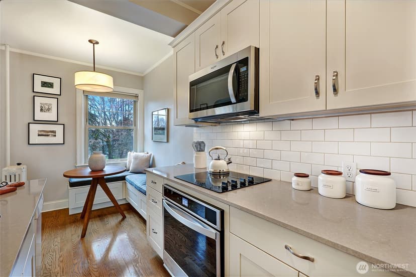 Property photo for 5810 Cowen Place NE #202, Seattle photo 13