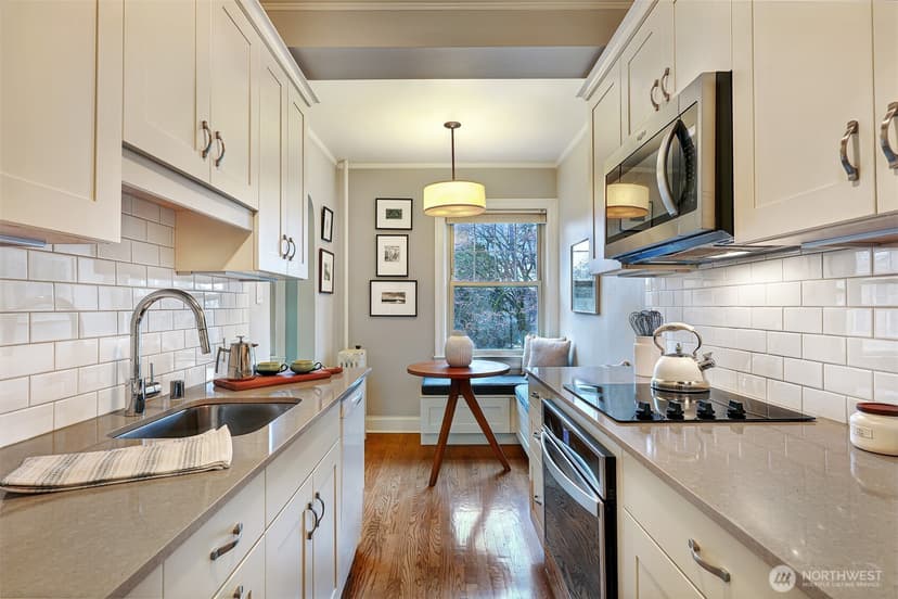Property photo for 5810 Cowen Place NE #202, Seattle photo 12