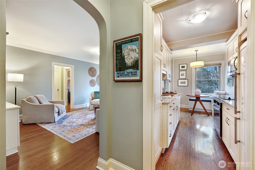 Property photo for 5810 Cowen Place NE #202, Seattle photo 11