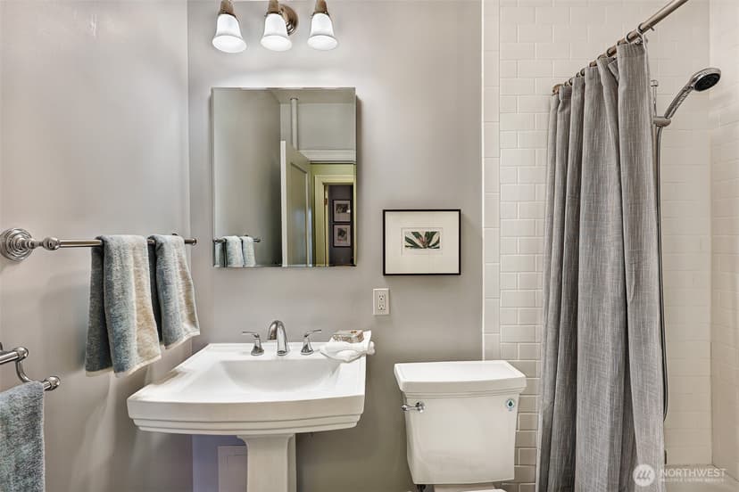 Property photo for 5810 Cowen Place NE #202, Seattle photo 23