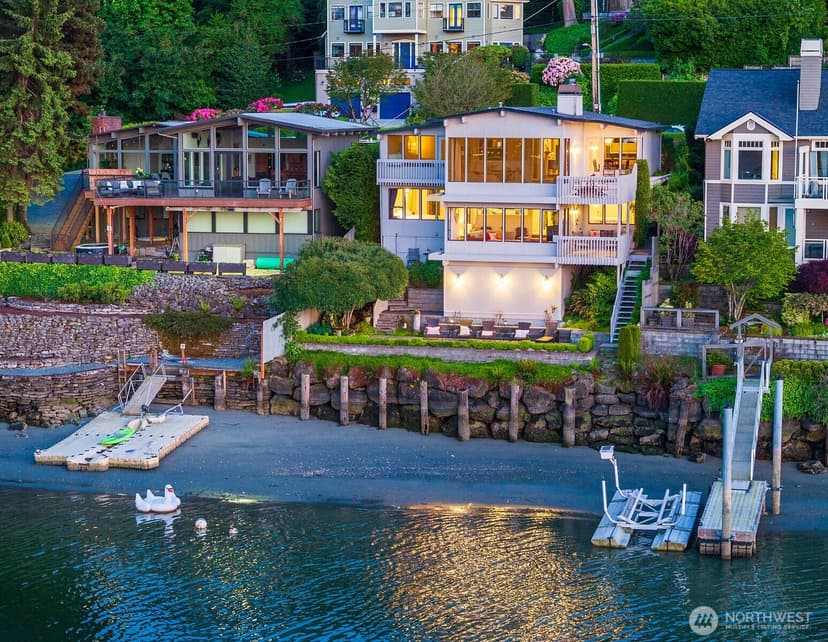 Property photo for 3510 W Commodore Way, Seattle