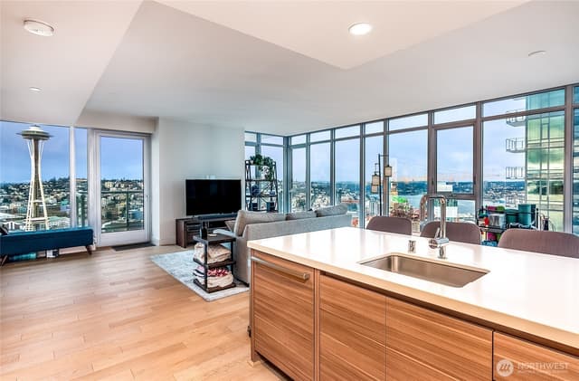 Property photo for 583 Battery Street #3103N, Seattle photo 2