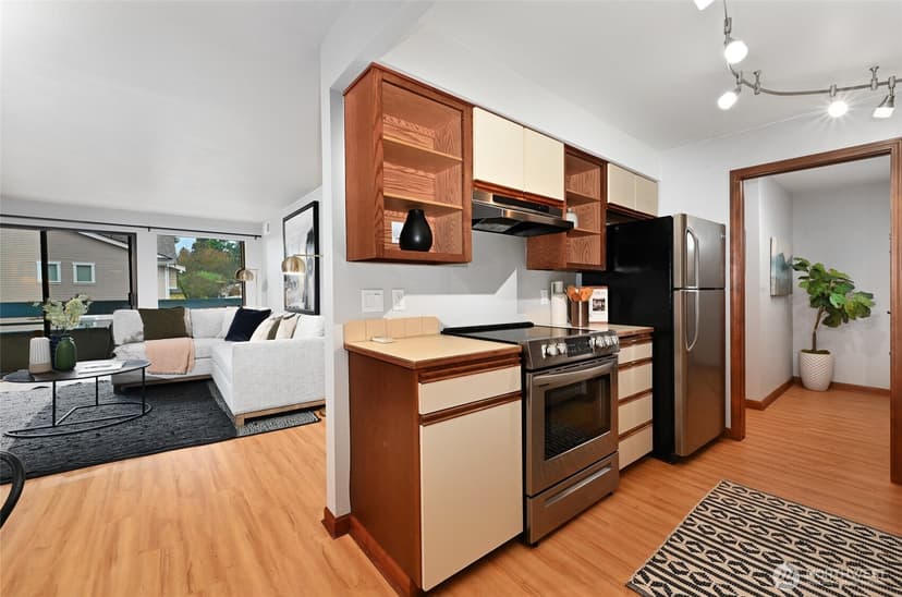 Property photo for 12300 33rd Ave NE #204, Seattle photo 7