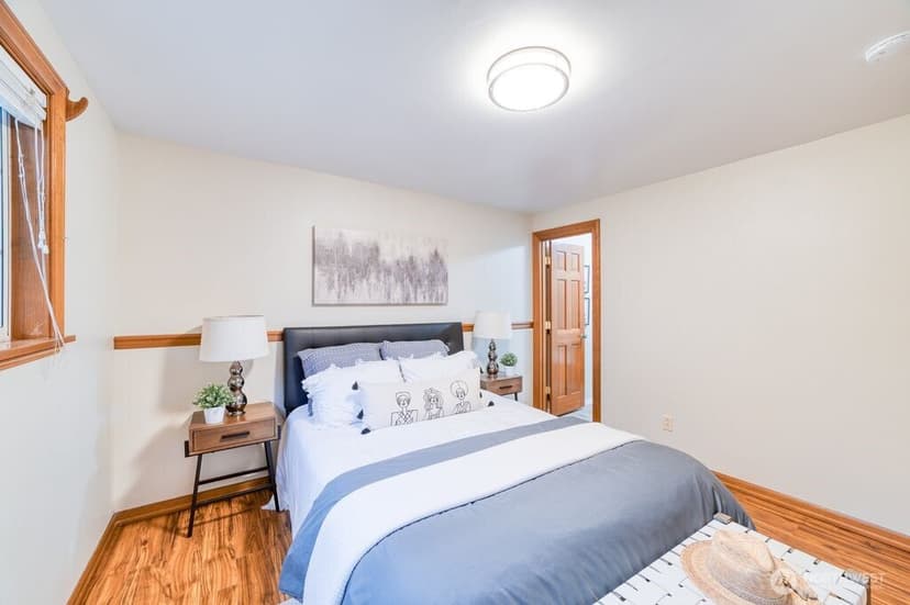 Property photo for 718 E Walnut Street, Kent photo 11