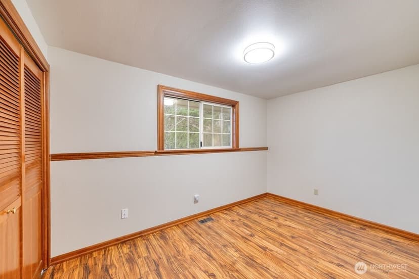 Property photo for 718 E Walnut Street, Kent photo 15