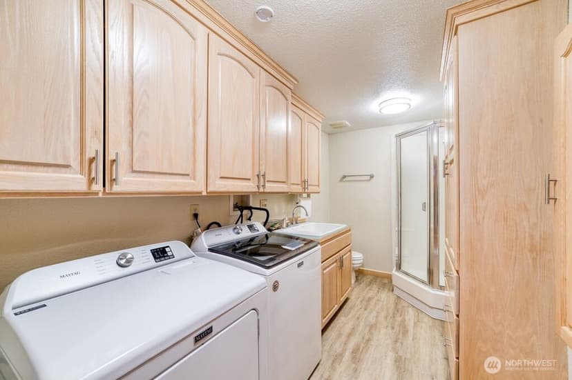 Property photo for 718 E Walnut Street, Kent photo 17