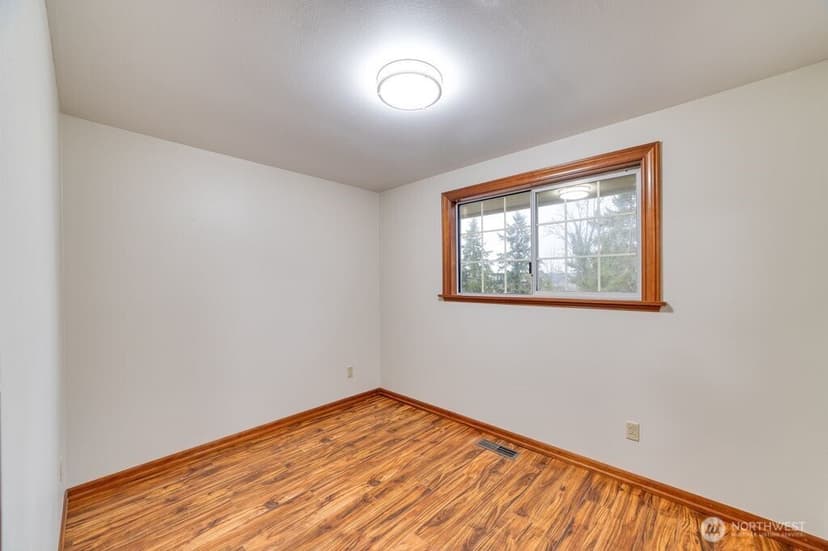 Property photo for 718 E Walnut Street, Kent photo 14