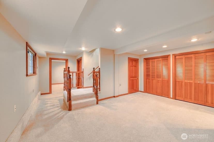 Property photo for 718 E Walnut Street, Kent photo 16