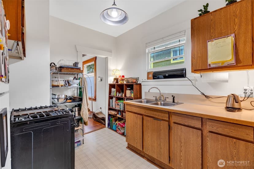 Property photo for 7779 10th Avenue SW, Seattle photo 9