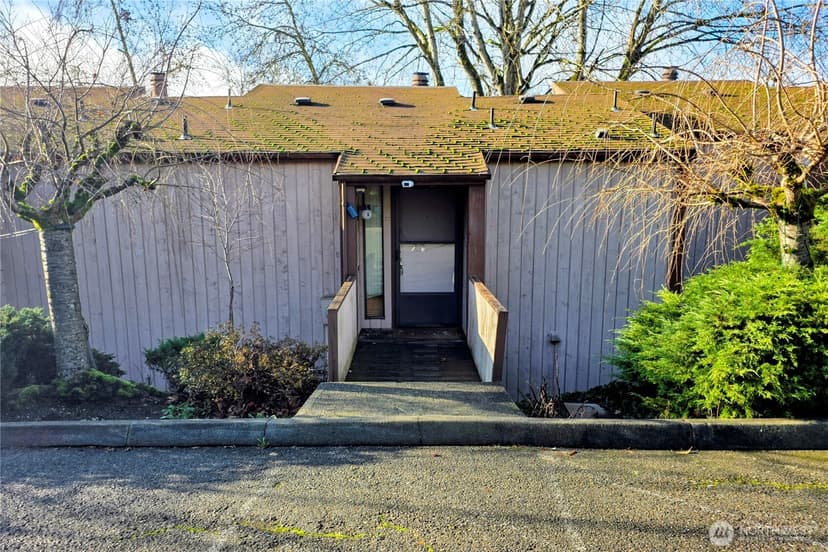Property photo for 12421 74th Lane #18, Seattle photo 2