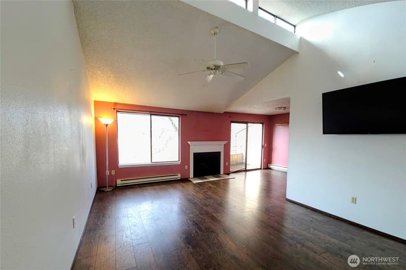 Property photo for 12421 74th Lane #18, Seattle photo 4