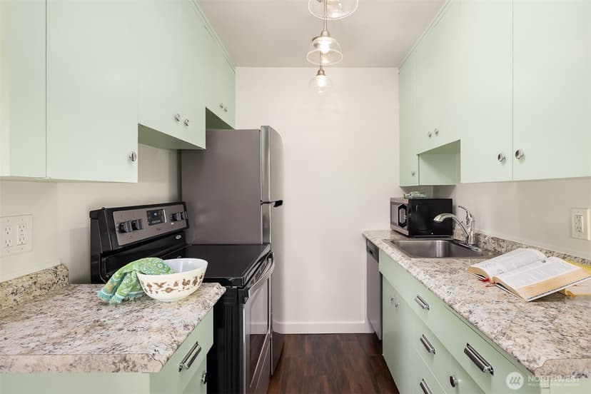 Property photo for 8701 35th Avenue NE #9, Seattle photo 4