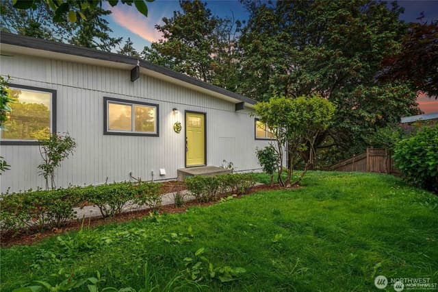 Property photo for 842 S 143rd Place, Burien photo 3