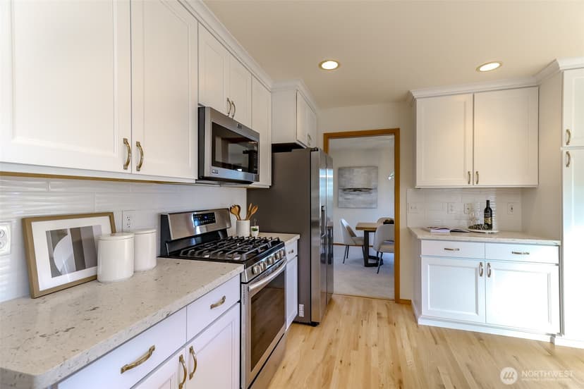 Property photo for 2201 Hillside Drive NE, Tacoma photo 9