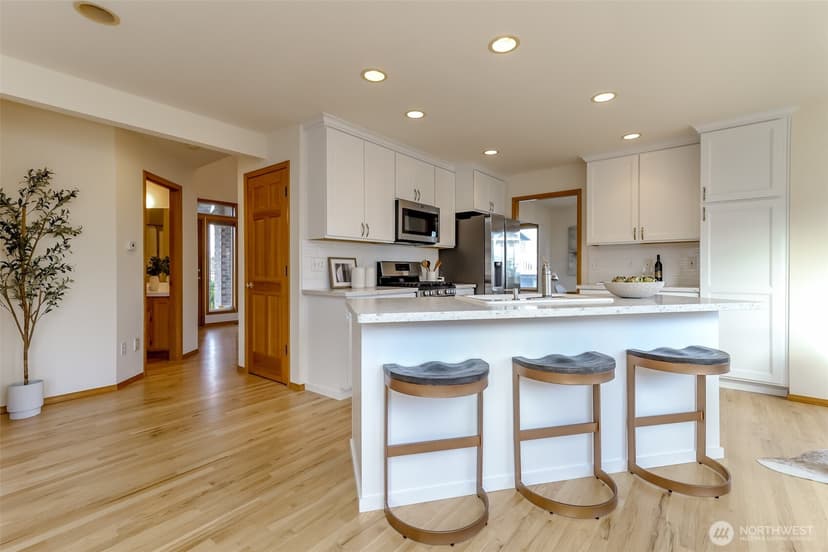 Property photo for 2201 Hillside Drive NE, Tacoma photo 13