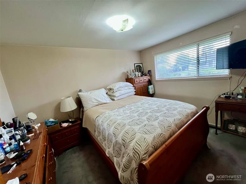 Property photo for 10621 Westwood Drive SW, Lakewood photo 9