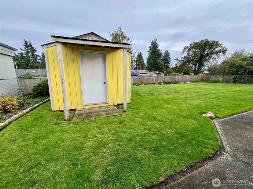 Property photo for 10621 Westwood Drive SW, Lakewood photo 25