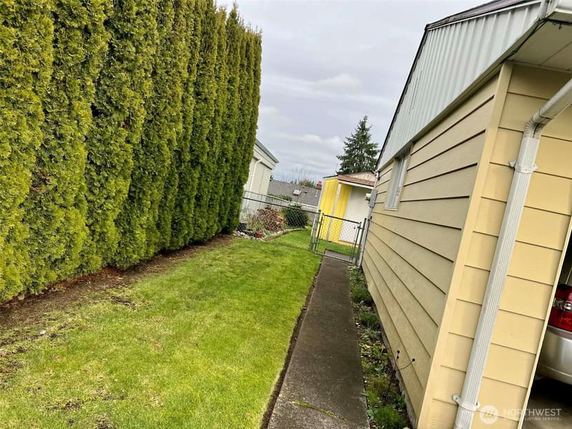 Property photo for 10621 Westwood Drive SW, Lakewood photo 21