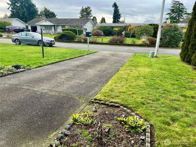 Property photo for 10621 Westwood Drive SW, Lakewood photo 4
