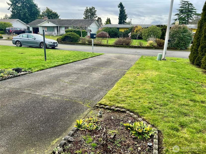 Property photo for 10621 Westwood Drive SW, Lakewood photo 4