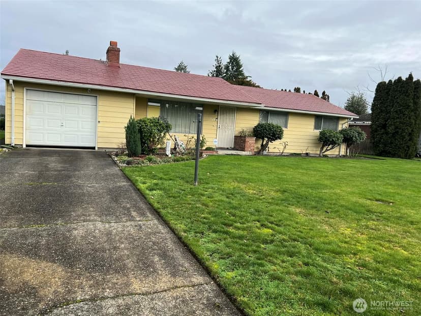Property photo for 10621 Westwood Drive SW, Lakewood photo 2