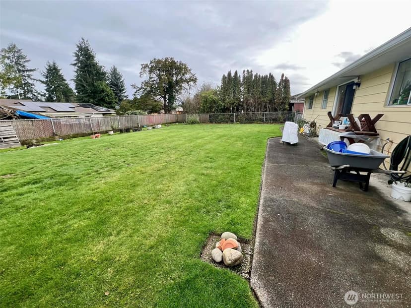 Property photo for 10621 Westwood Drive SW, Lakewood photo 14