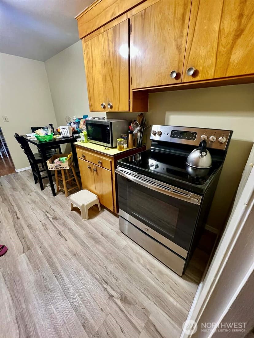 Property photo for 10621 Westwood Drive SW, Lakewood photo 18