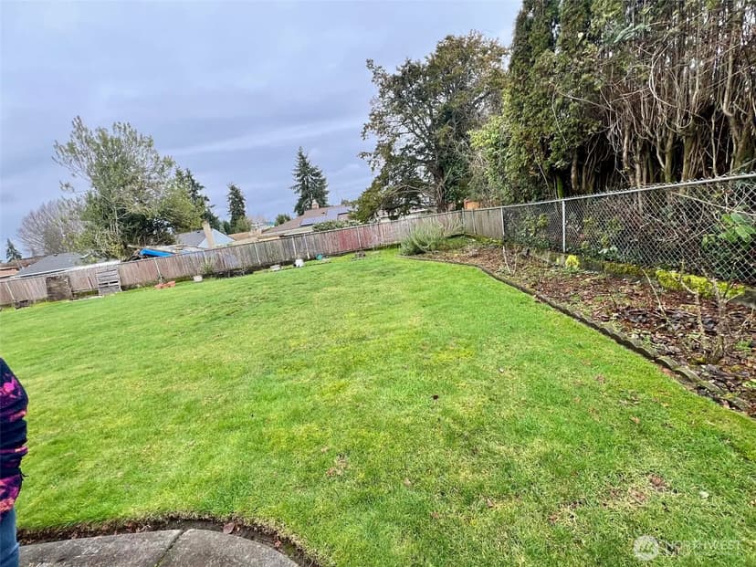Property photo for 10621 Westwood Drive SW, Lakewood photo 16