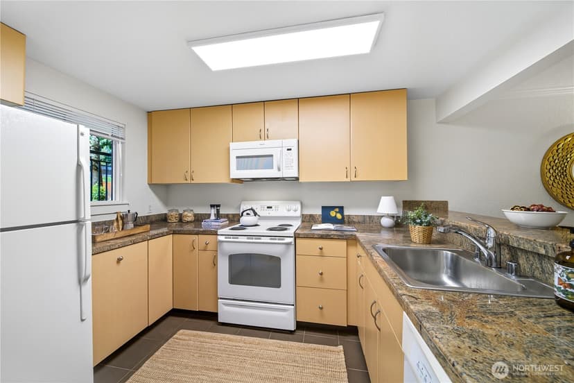 Property photo for 12601 SE 41st Place #C102, Bellevue photo 4
