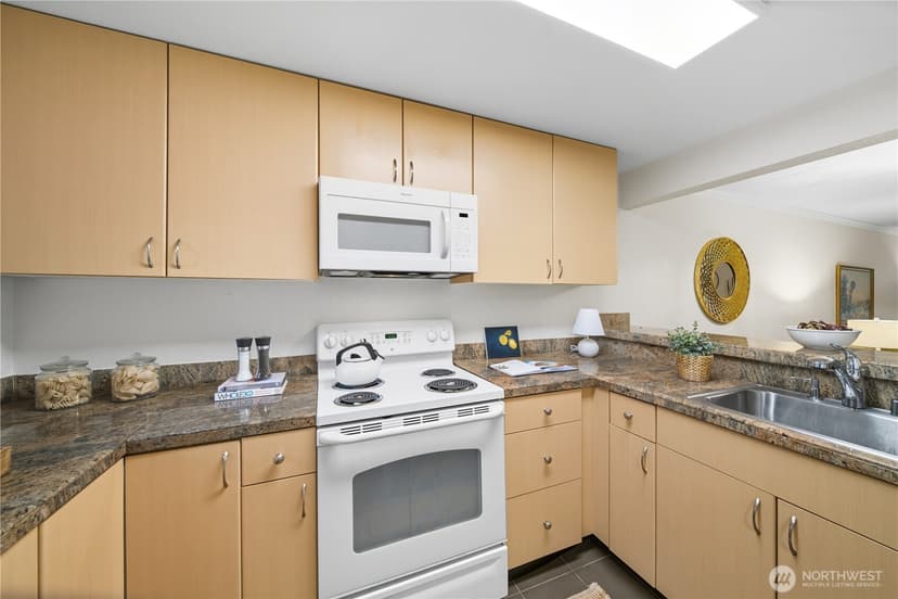Property photo for 12601 SE 41st Place #C102, Bellevue photo 6