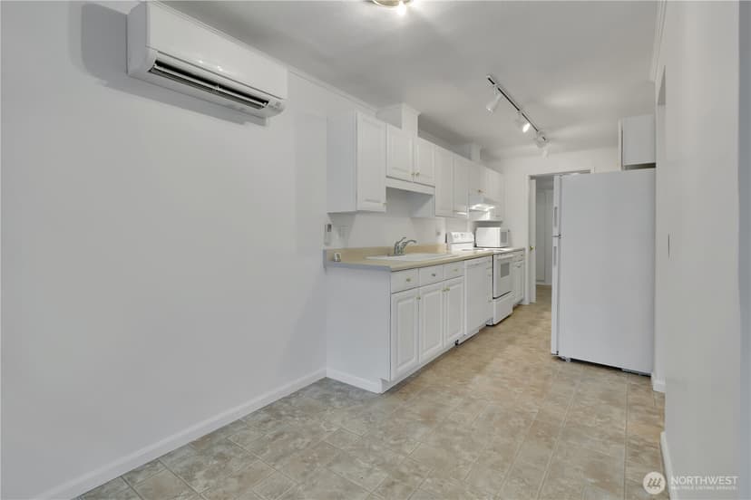 Property photo for 10421 2nd Place SW, Seattle photo 11