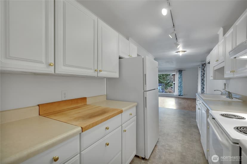 Property photo for 10421 2nd Place SW, Seattle photo 16