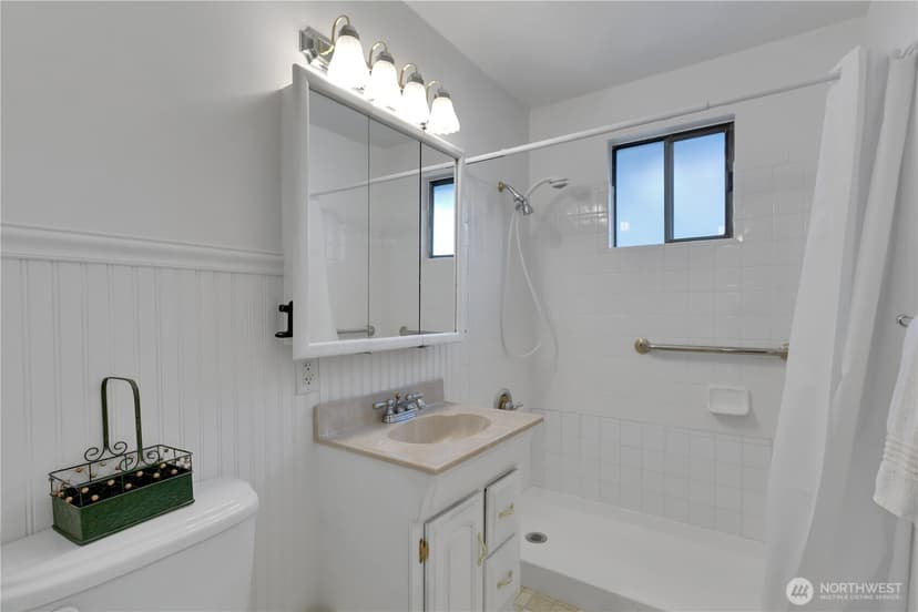 Property photo for 10421 2nd Place SW, Seattle photo 18