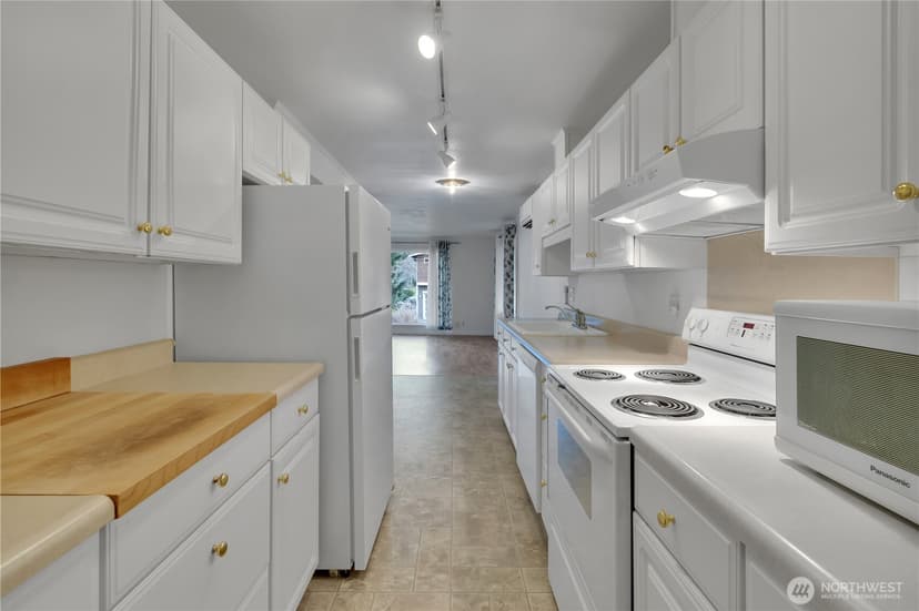 Property photo for 10421 2nd Place SW, Seattle photo 13