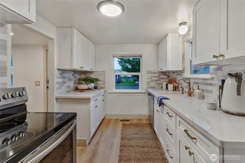 Property photo for 914 6th Avenue SW, Puyallup photo 17