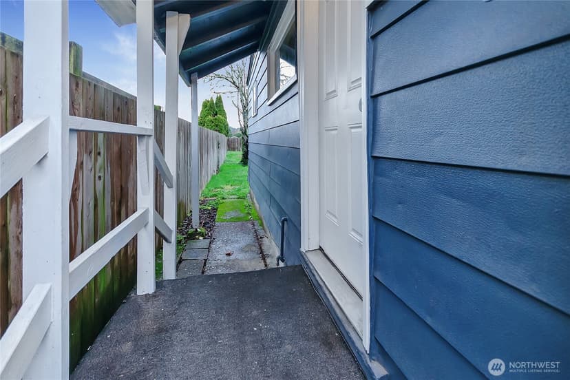 Property photo for 914 6th Avenue SW, Puyallup photo 21