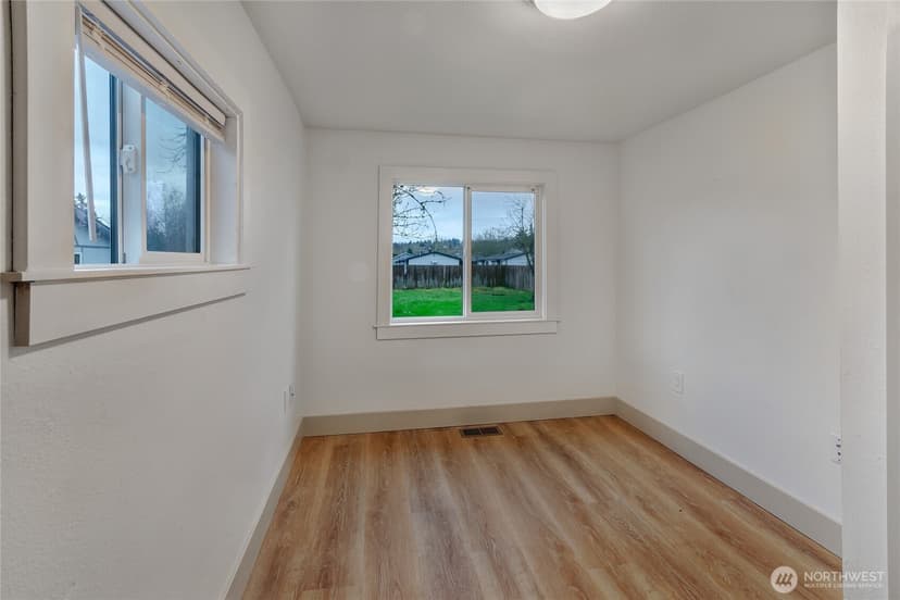 Property photo for 914 6th Avenue SW, Puyallup photo 14